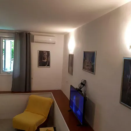 Apartman Adela *