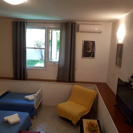 Apartment Apartman Adela Solin